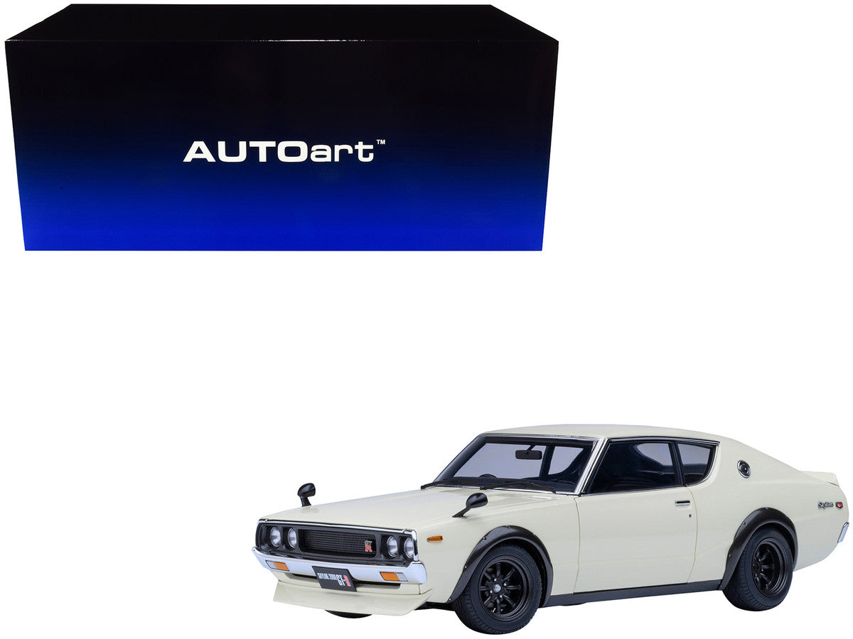 Nissan Skyline 2000GT-R (KPGC110) Tuned Version RHD (Right Hand Drive) White 1/18 Model Car by Autoart