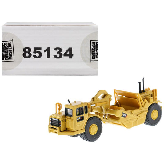 CAT Caterpillar 627G Wheeled Scraper Tractor with Operator "High Line" Series 1/87 (HO) Scale Diecast Model by Diecast Masters