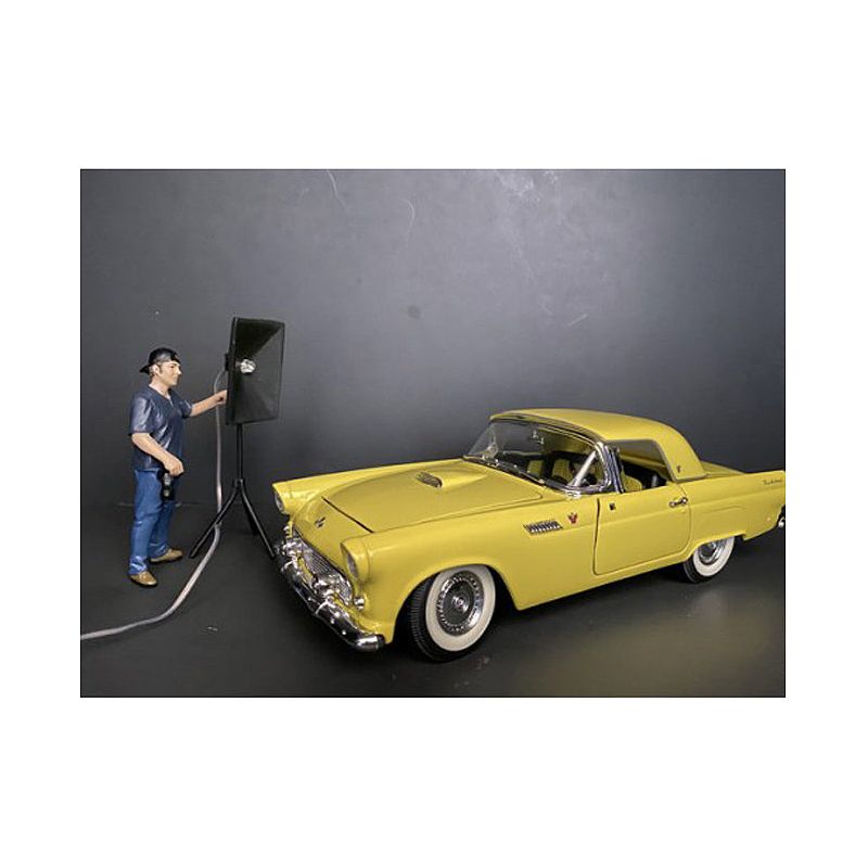 "Weekend Car Show" Figurine V for 1/24 Scale Models by American Diorama