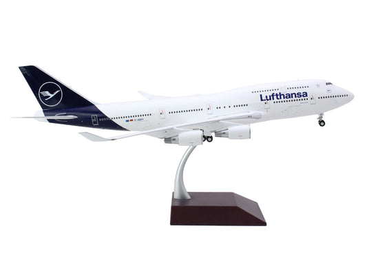 Boeing 747-400 Commercial Aircraft "Lufthansa" (D-ABVY) White with Dark Blue Tail "Gemini 200" Series 1/200 Diecast Model Airplane by GeminiJets