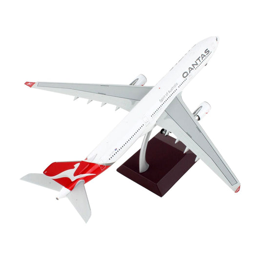 Airbus A330-300 Commercial Aircraft "Qantas Airways - Spirit of Australia" White with Red Tail "Gemini 200" Series 1/200 Diecast Model Airplane by GeminiJets