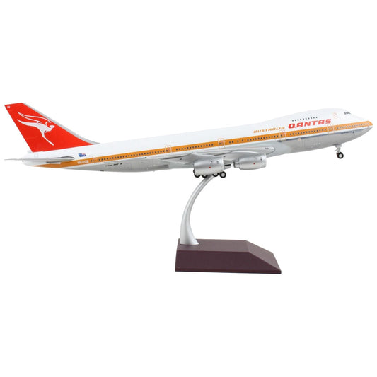 Boeing 747-200 Commercial Aircraft "Qantas Airways Australia" White with Orange Stripes and Red Tail "Gemini 200" Series 1/200 Diecast Model Airplane by GeminiJets