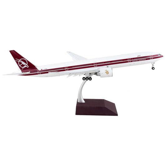 Boeing 777-300ER Commercial Aircraft with Flaps Down "Qatar Airways" White with Dark Red Stripes "Gemini 200" Series 1/200 Diecast Model Airplane by GeminiJets