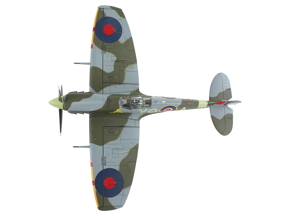 Supermarine Spitfire Mk Vb Fighter Aircraft "EN921 Flying Officer Jack Sheppard No. 401 Squadron" (1943) Royal Canadian Air Force "Air Power Series" 1/48 Diecast Model by Hobby Master