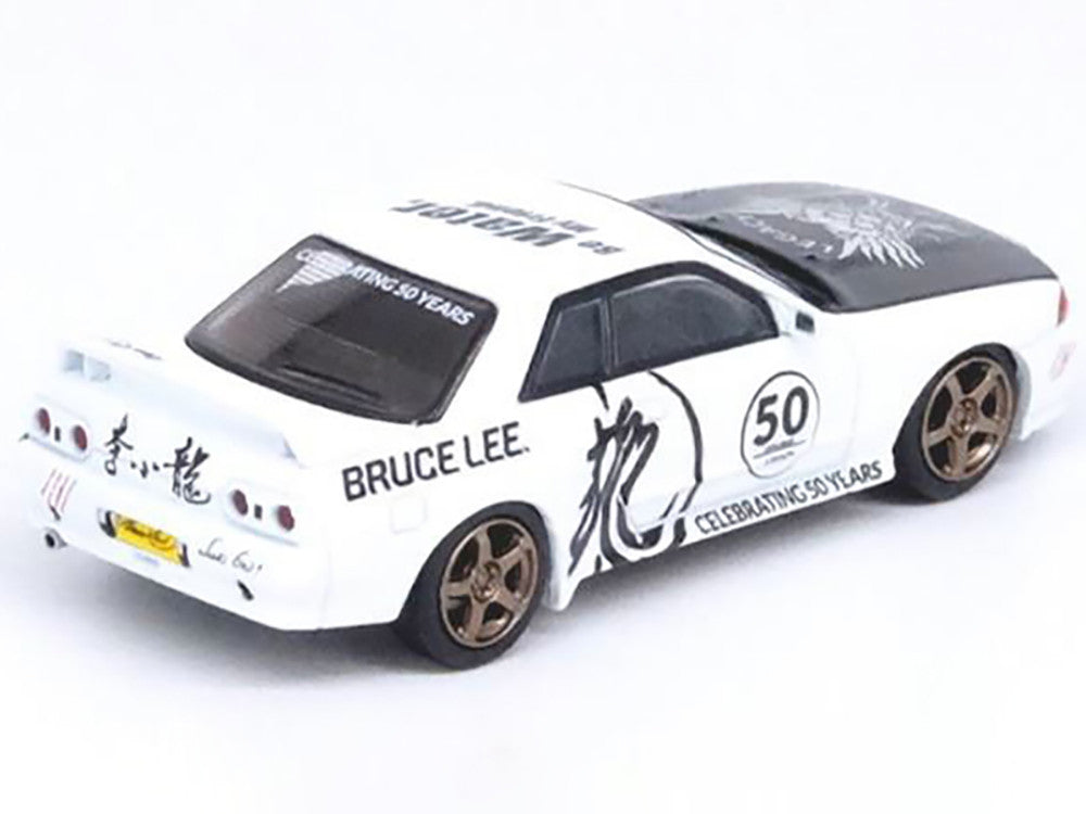 Nissan Skyline GT-R (R32) RHD (Right Hand Drive) White with Black Hood "Bruce Lee Legacy 50 Year Anniversary" 1/64 Diecast Model Car by Inno Models